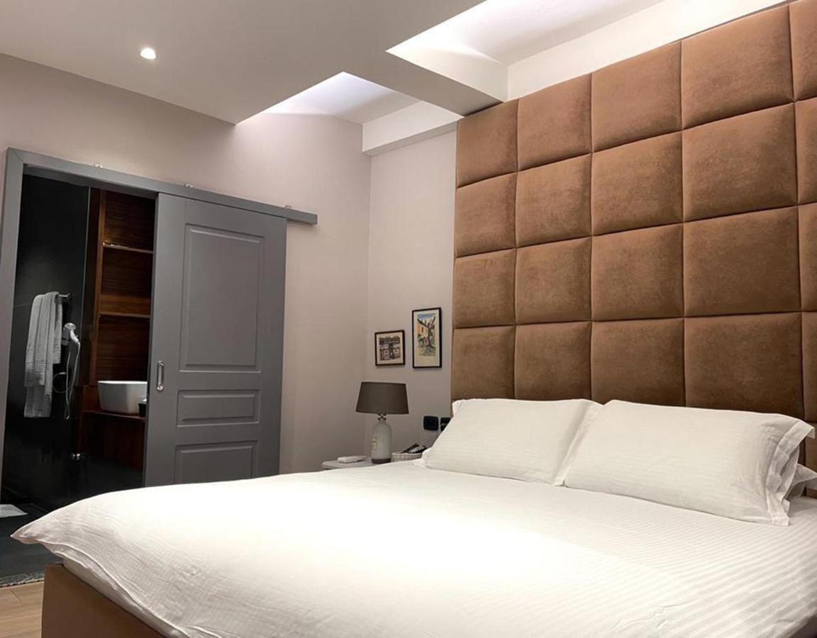 Vila Shard Boutique Hotel ติรานา ภายนอก รูปภาพ