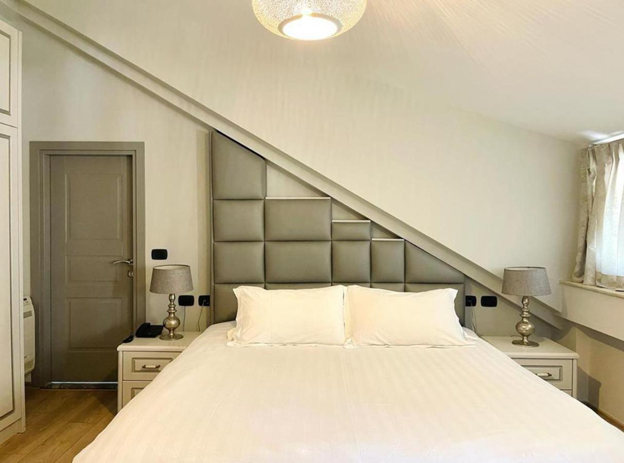 Vila Shard Boutique Hotel ติรานา ภายนอก รูปภาพ