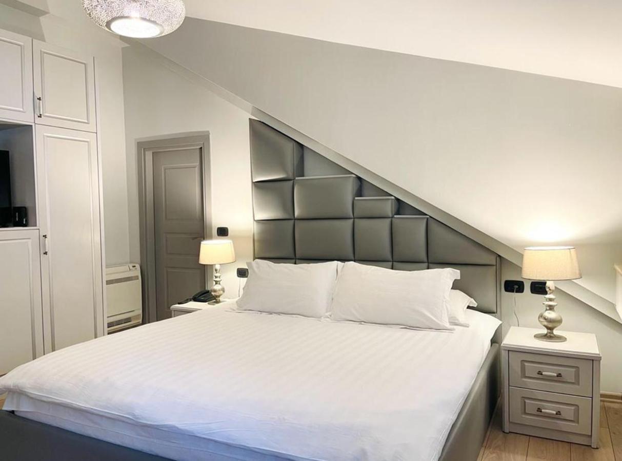 Vila Shard Boutique Hotel ติรานา ภายนอก รูปภาพ