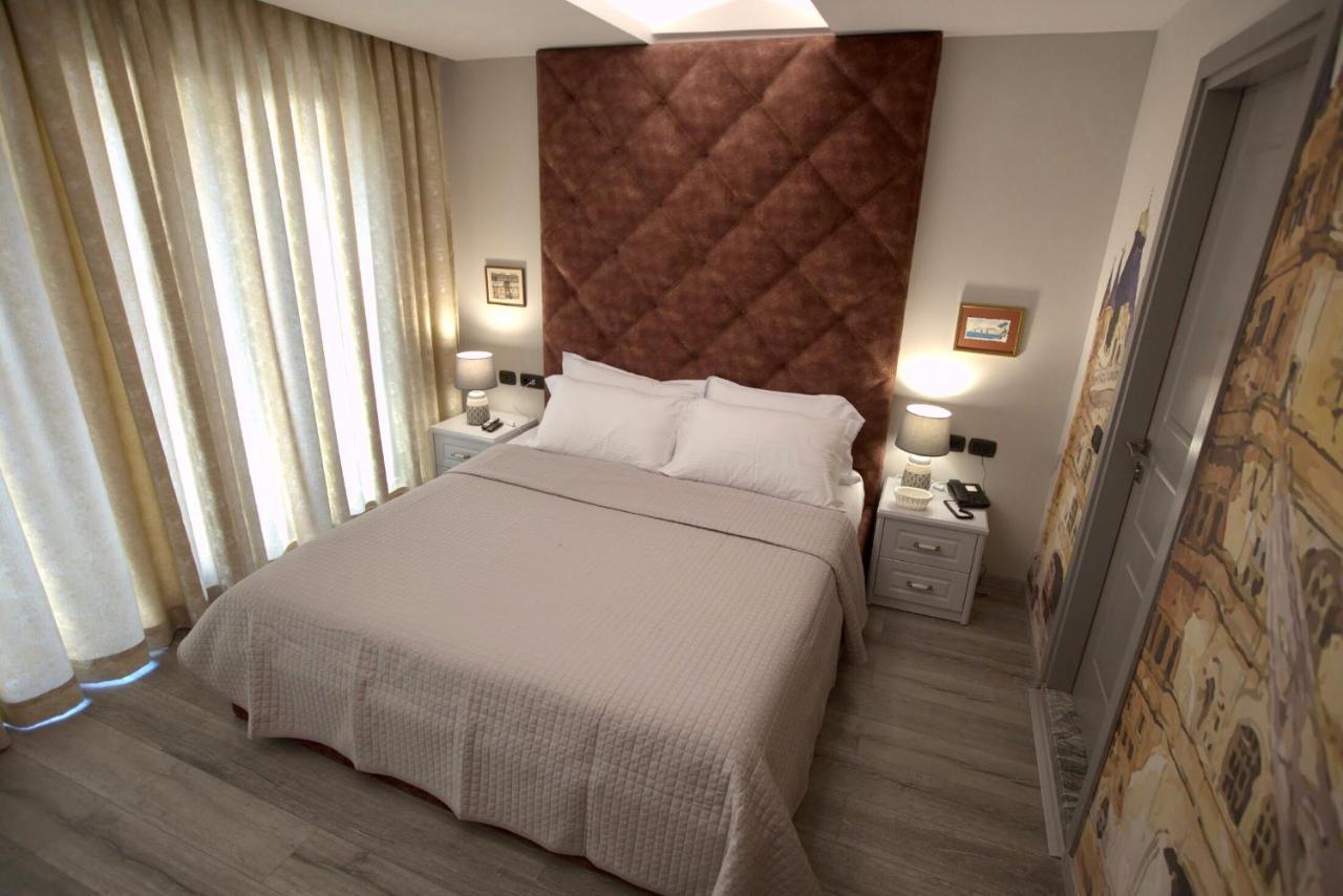 Vila Shard Boutique Hotel ติรานา ภายนอก รูปภาพ